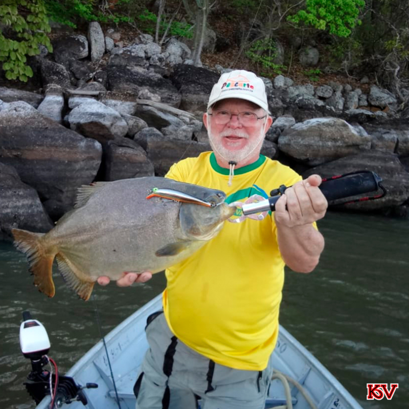 O pescador Adílson Caramello pegou um Pacú com a isca Cubio.